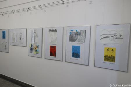 V prostorih občinske stavbe na ogled razstava literarnih in likovnih del na temo Častni občan Kamnika (55)